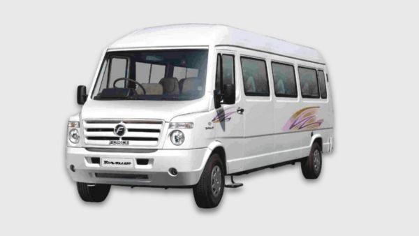Un van Tempo Traveller avec chauffeur en Inde