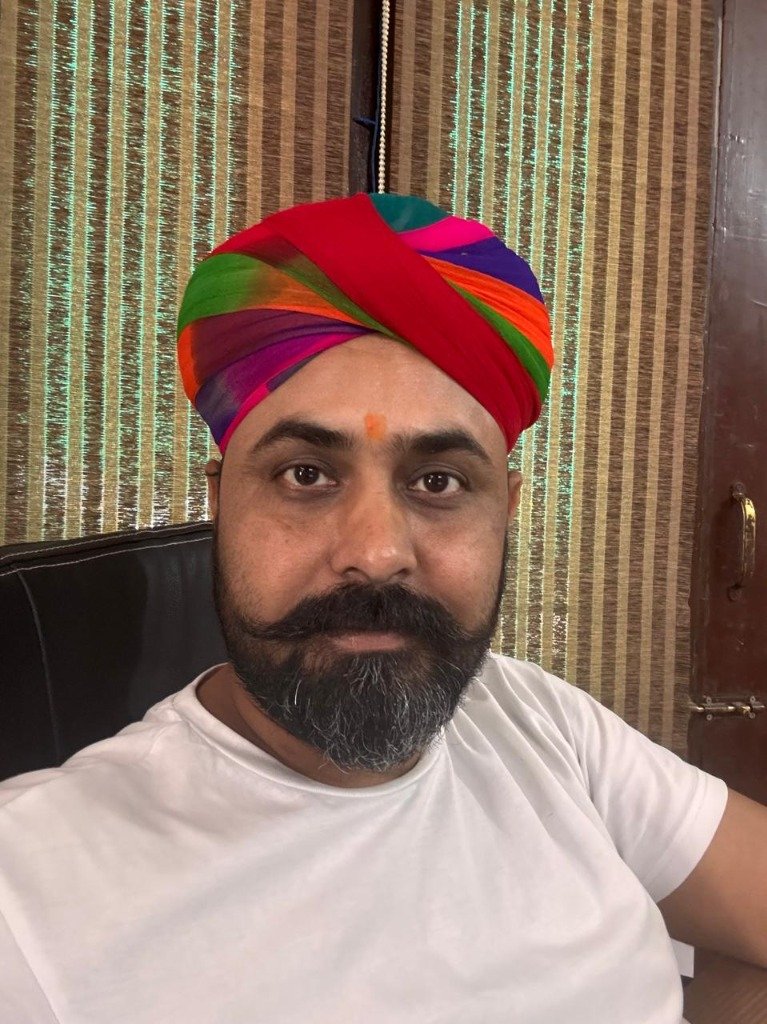 Rajendra Sharma en turban traditionnel rajput