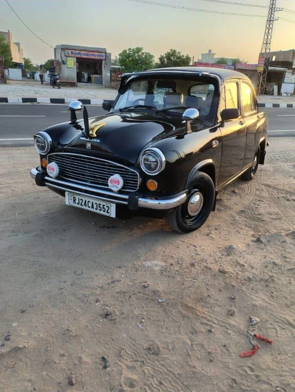 Hindustan Ambassador Vintage voyage privé avec chauffeur en Inde
